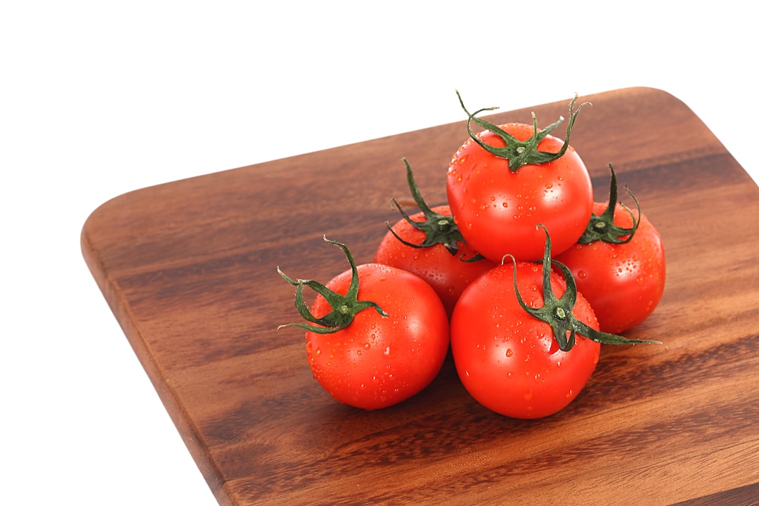 Gesunde Tomatenpflanzen mit Algenkalk: Natürliche Stärkung für den Garten